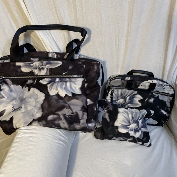 TUMI 3pc SET Voyageur laptop bag, hanging toiletry bag, and weekend tote &case - Picture 11 of 11